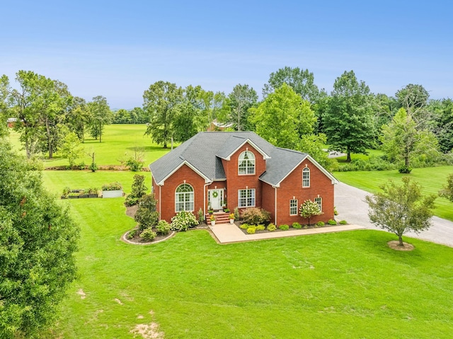 view of front of home featuring a front yard