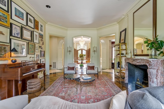 sitting room with crown molding and an inviting chandelier