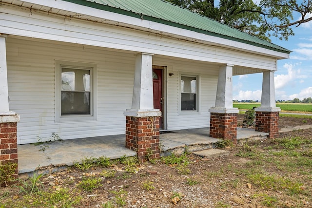 doorway to property with covered porch