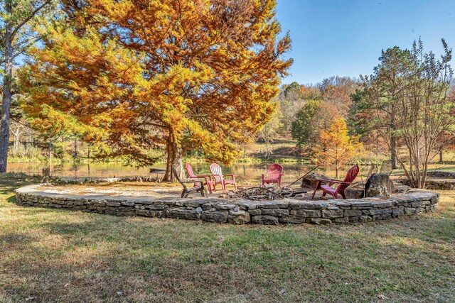 view of yard featuring an outdoor fire pit