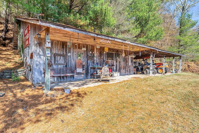 exterior space featuring a yard and an outbuilding