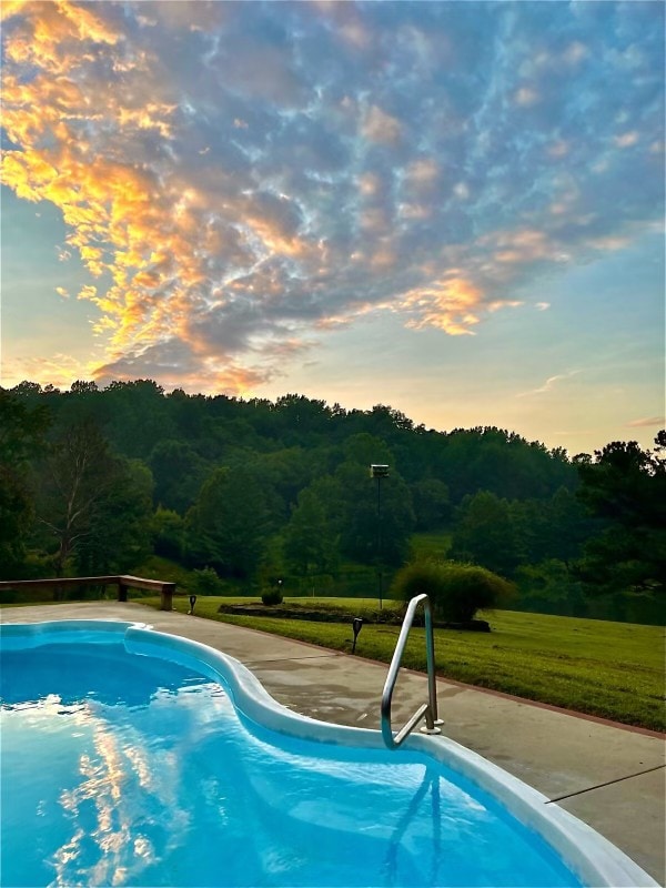 view of pool at dusk