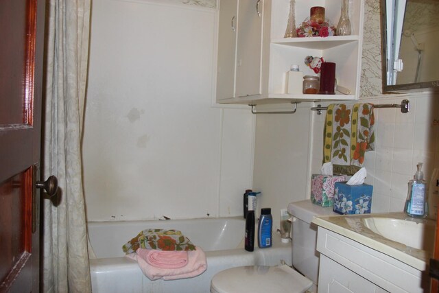 full bathroom featuring vanity, shower / bath combo, and toilet