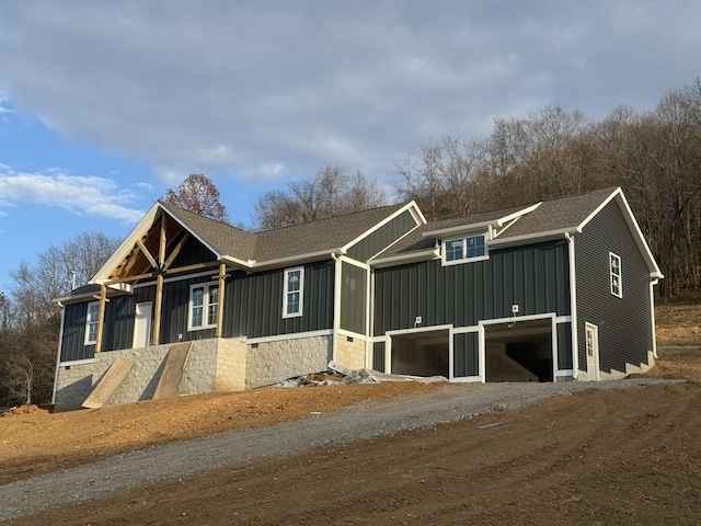 view of front facade with a garage