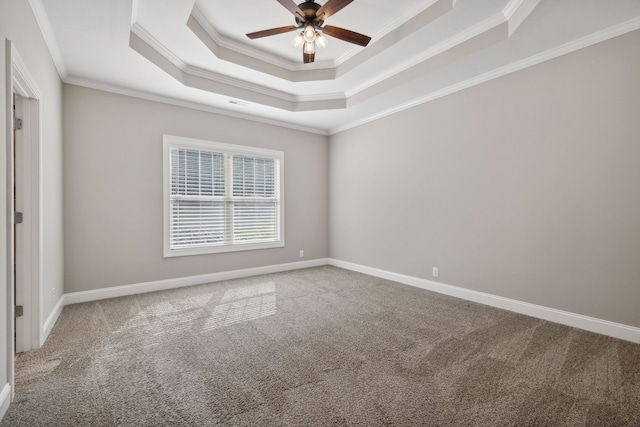 carpeted spare room featuring ceiling fan, crown molding, and a tray ceiling