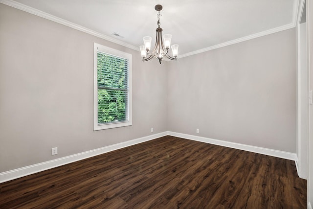 spare room featuring crown molding, dark hardwood / wood-style floors, and a notable chandelier