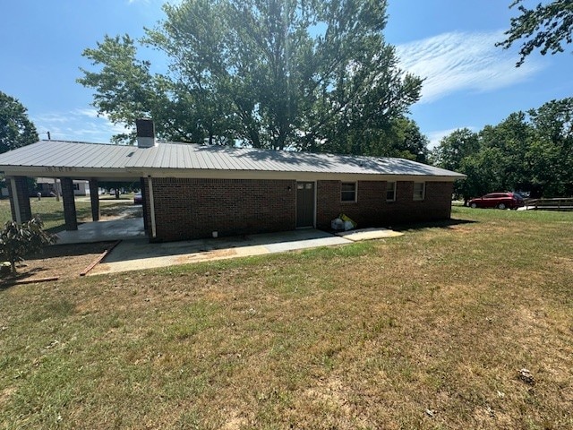 back of house with a lawn