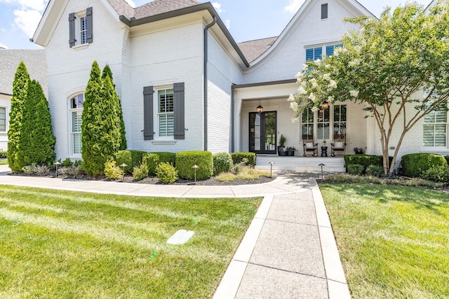 view of front facade with a porch and a front lawn