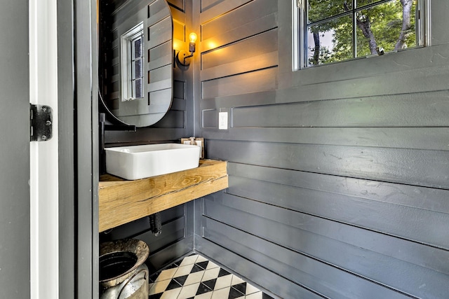 bathroom with sink