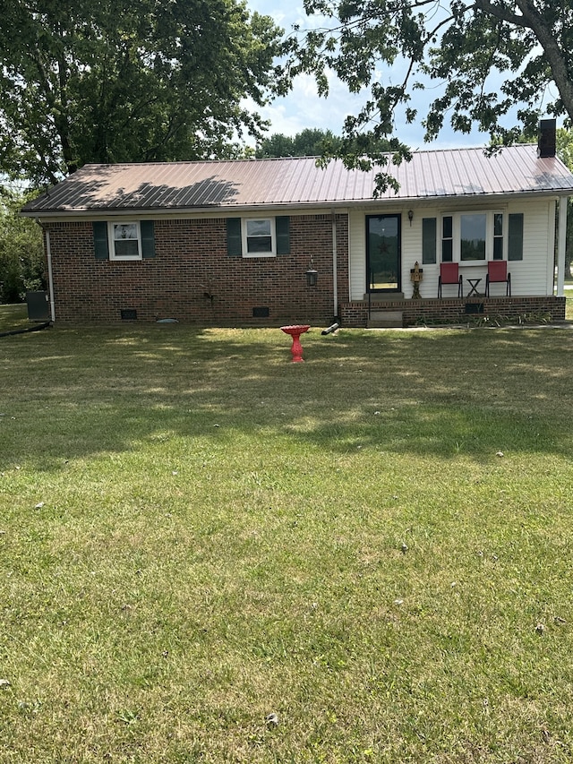 ranch-style home featuring a front lawn