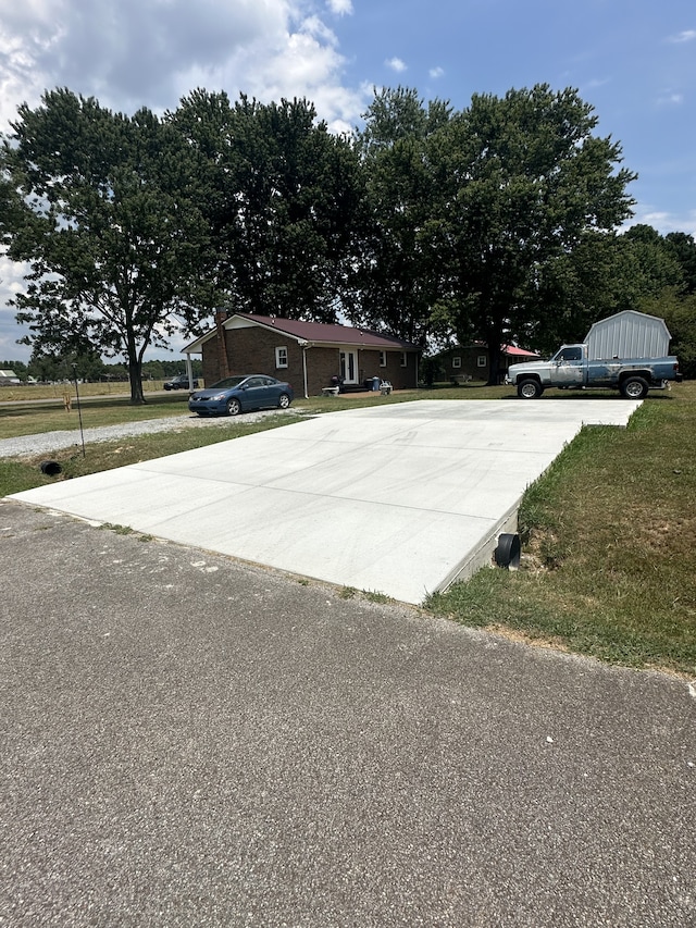 exterior space featuring a front yard