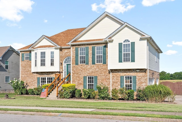 view of front facade featuring a front yard