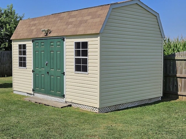 view of outdoor structure with a yard