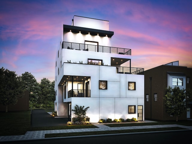 view of front of property featuring stucco siding