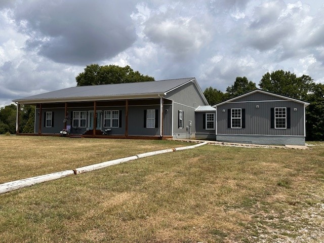 view of front facade with covered porch and a front yard