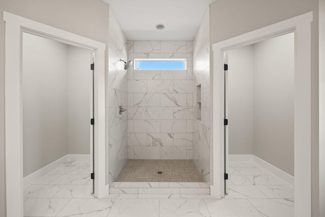 bathroom featuring a tile shower