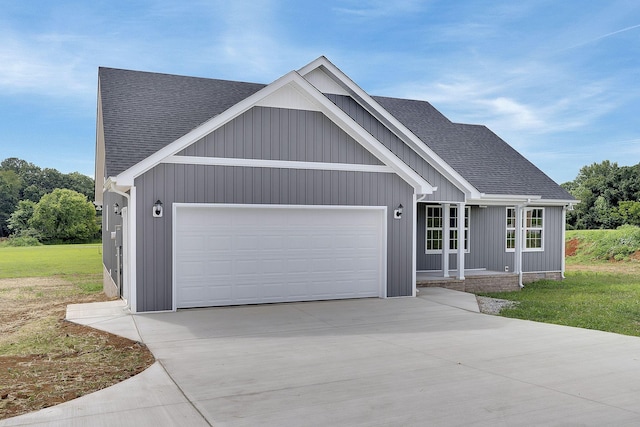 view of front of home featuring a garage and a front yard