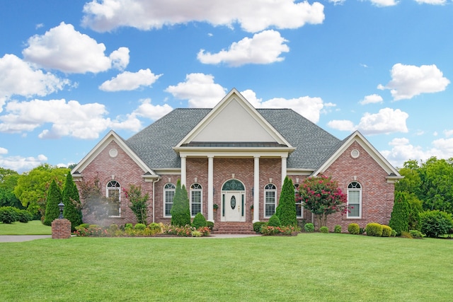 view of front facade with a front lawn