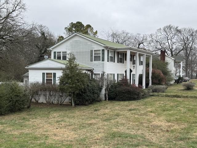 view of front of property with a front lawn