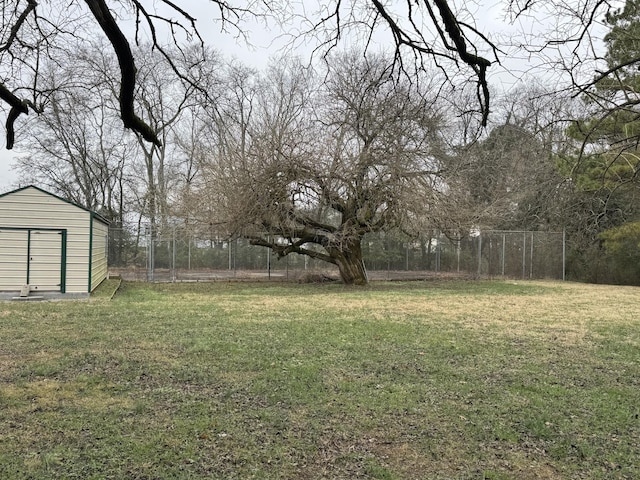 view of yard with a storage shed