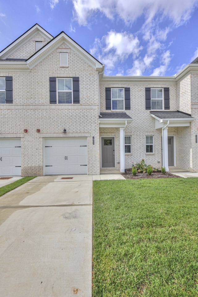 view of front of property featuring a garage and a front yard