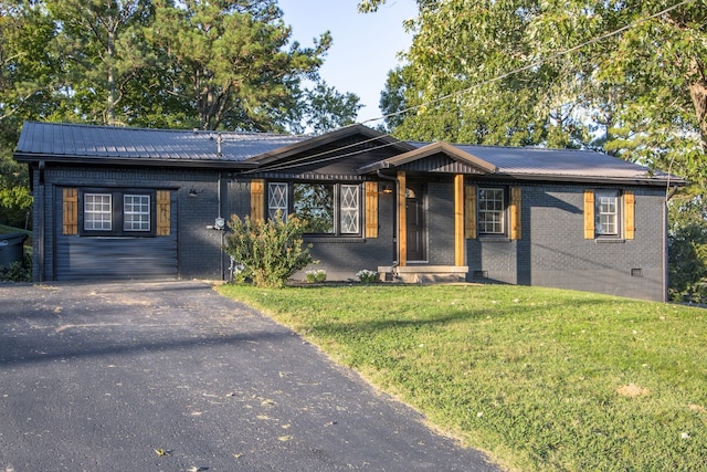 view of front of house with a front lawn