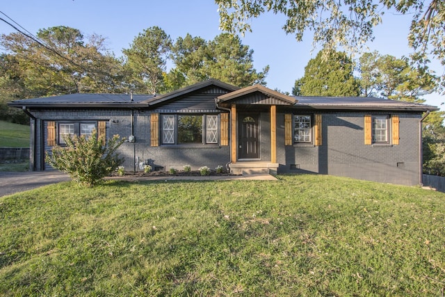 view of front of house featuring a front yard