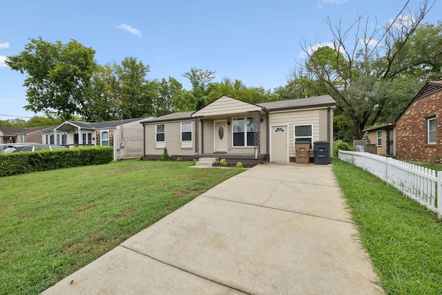 view of front of property with a front yard