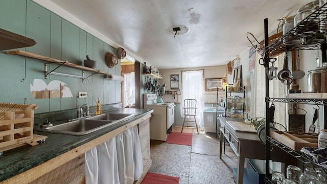 kitchen featuring sink and independent washer and dryer