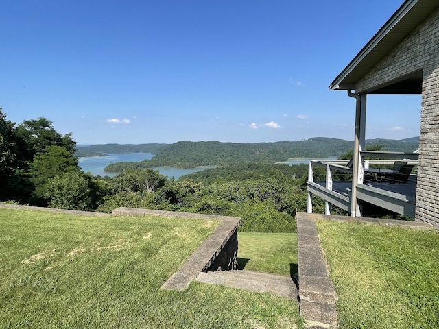 view of yard featuring a water view