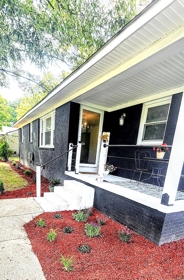 view of front of property with covered porch