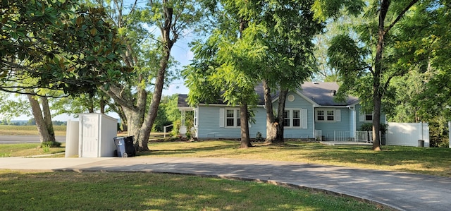 view of front of property with a front lawn