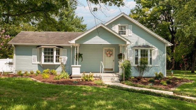 view of front of home with a front lawn