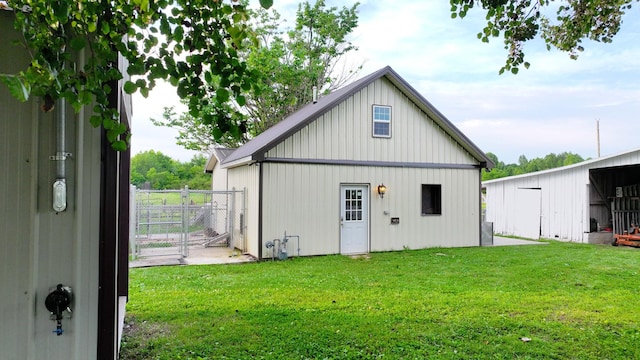 view of outdoor structure featuring a yard