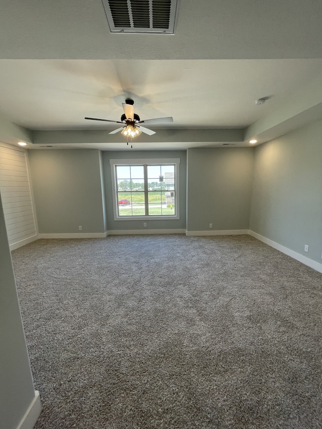 unfurnished room with carpet and ceiling fan