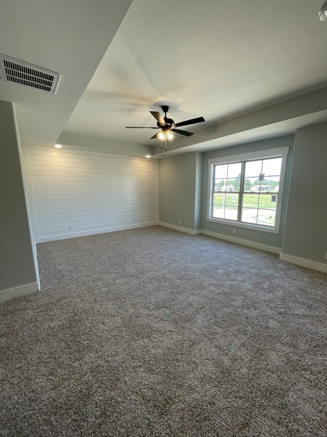 carpeted spare room featuring ceiling fan