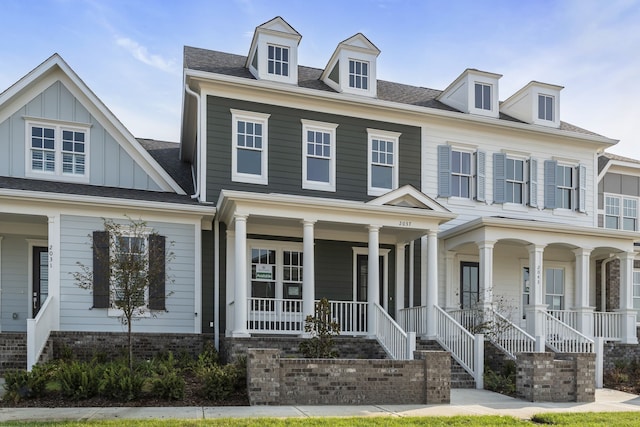 view of front of property featuring a porch