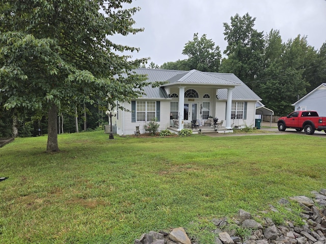 view of front of property featuring a front yard and covered porch