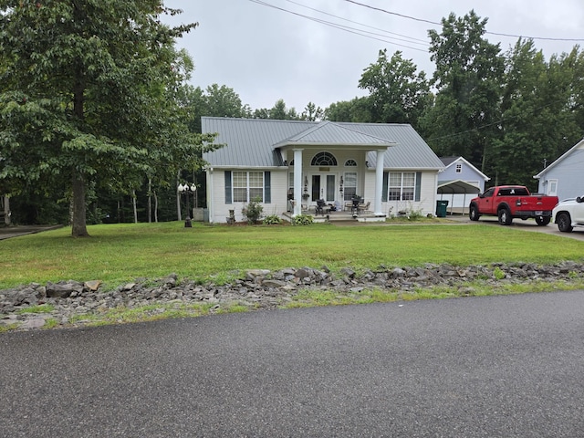 view of front of home featuring a front lawn, a carport, and covered porch