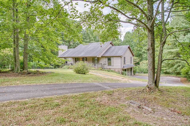 ranch-style home featuring a front yard and a porch