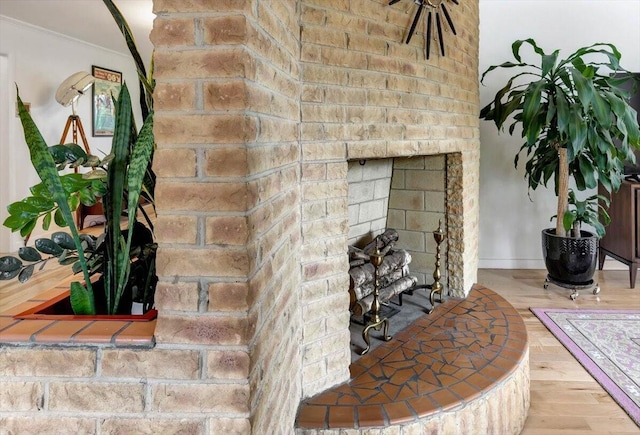 room details with wood-type flooring and ornamental molding