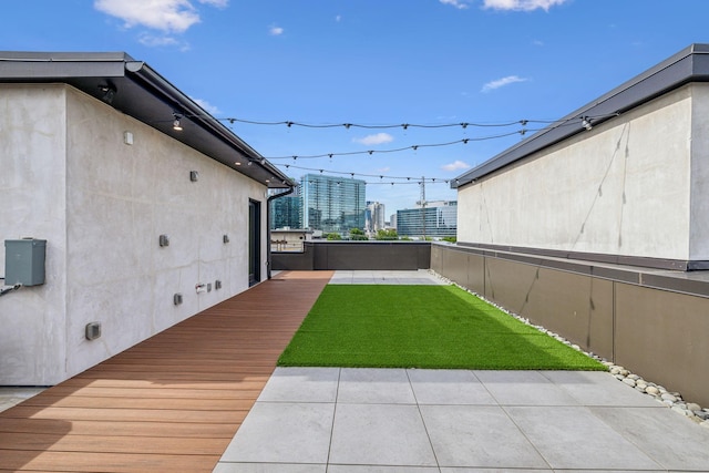 view of yard featuring a patio area