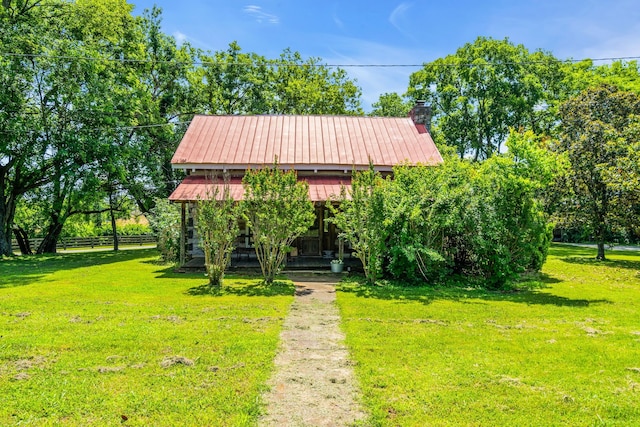 view of front facade with a front yard