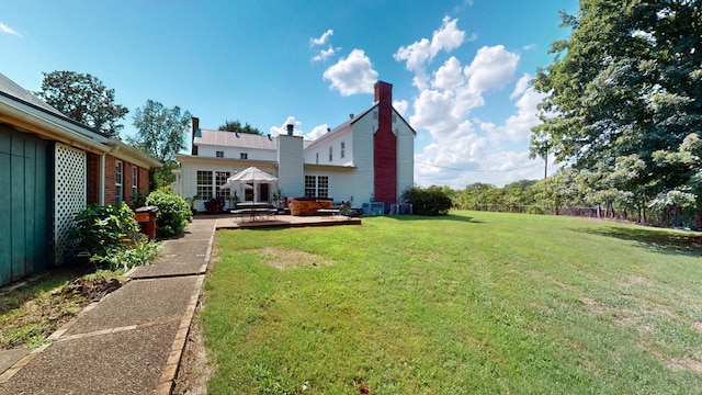 view of yard featuring a patio