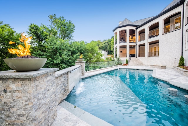 view of swimming pool featuring pool water feature