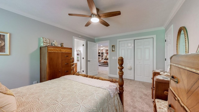 bedroom featuring light carpet, crown molding, a closet, and ceiling fan