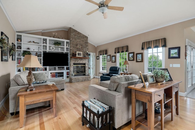 living room featuring lofted ceiling, ornamental molding, light hardwood / wood-style floors, and ceiling fan