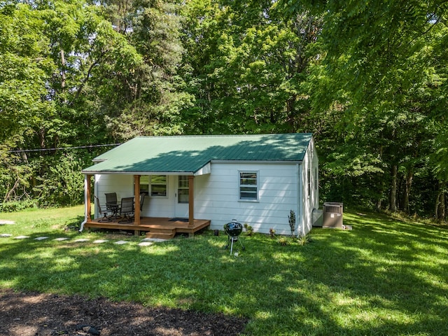 view of front of house with a front lawn and a porch