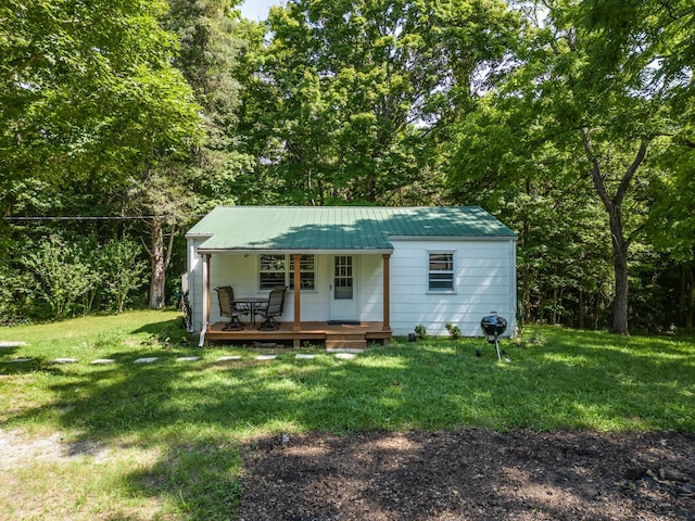 view of front of home with covered porch and a front yard