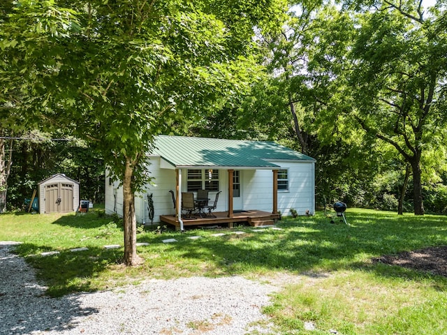 view of front of home with a shed and a front lawn